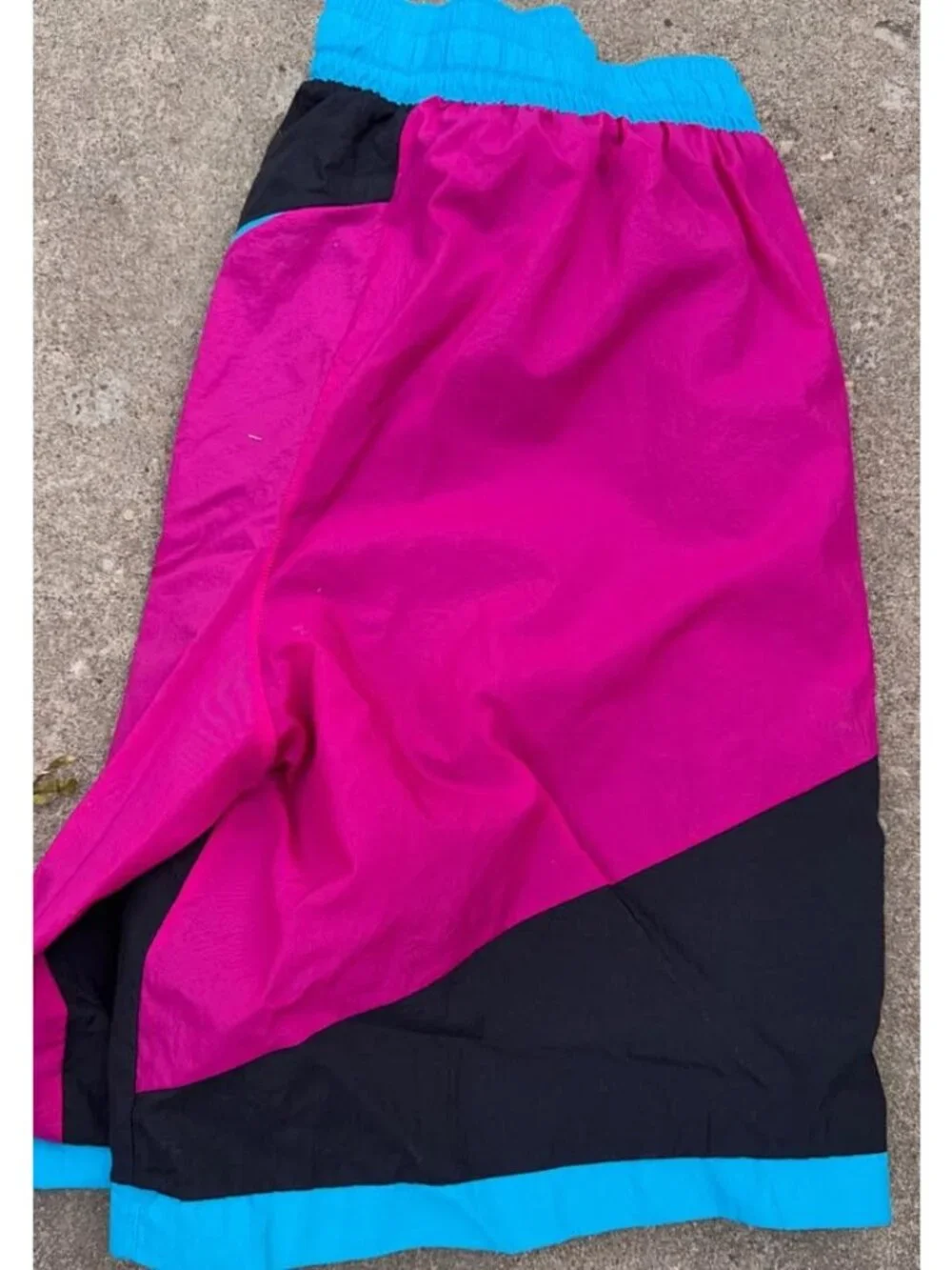 Nike throw back futura basketball shorts. Mens XL - Picture 7 of 7